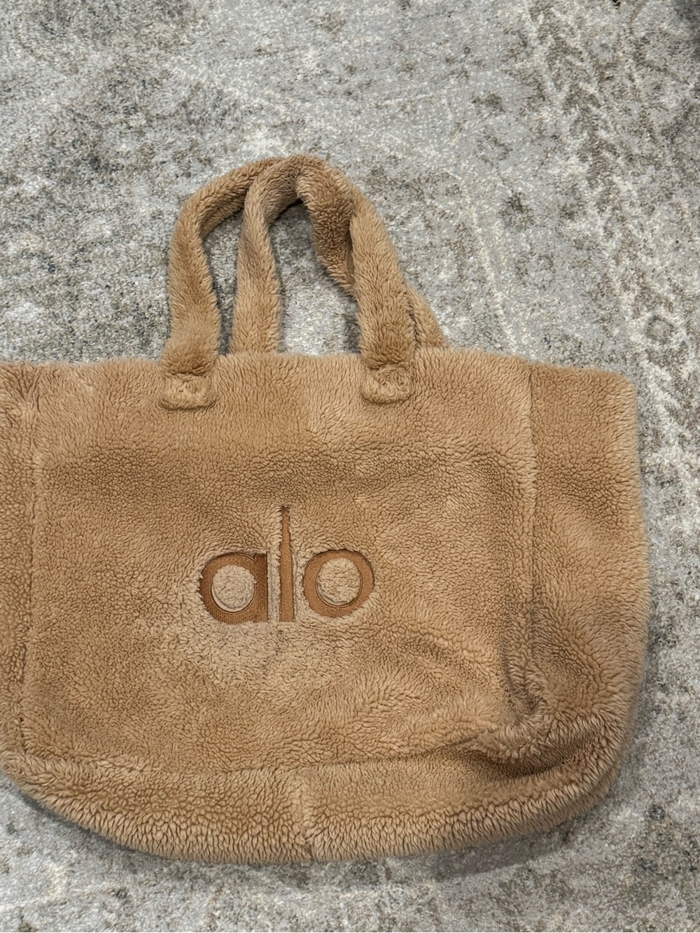 ALO Yoga Teddy Faux Shearling Tote in Camel